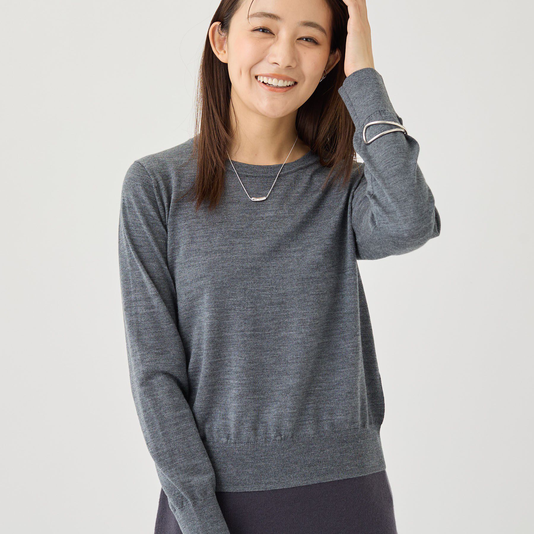 INDIVI「【上品な光沢感】エクストラファインウール クルーネックニット」|ニット・セーター|チャコールグレー(9