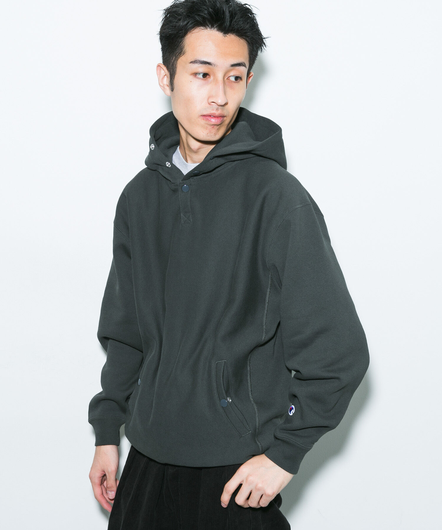URBAN RESEARCH DOORS「『別注』Champion&times;DOORS　HALF SNAP PARKA」|パーカー|
