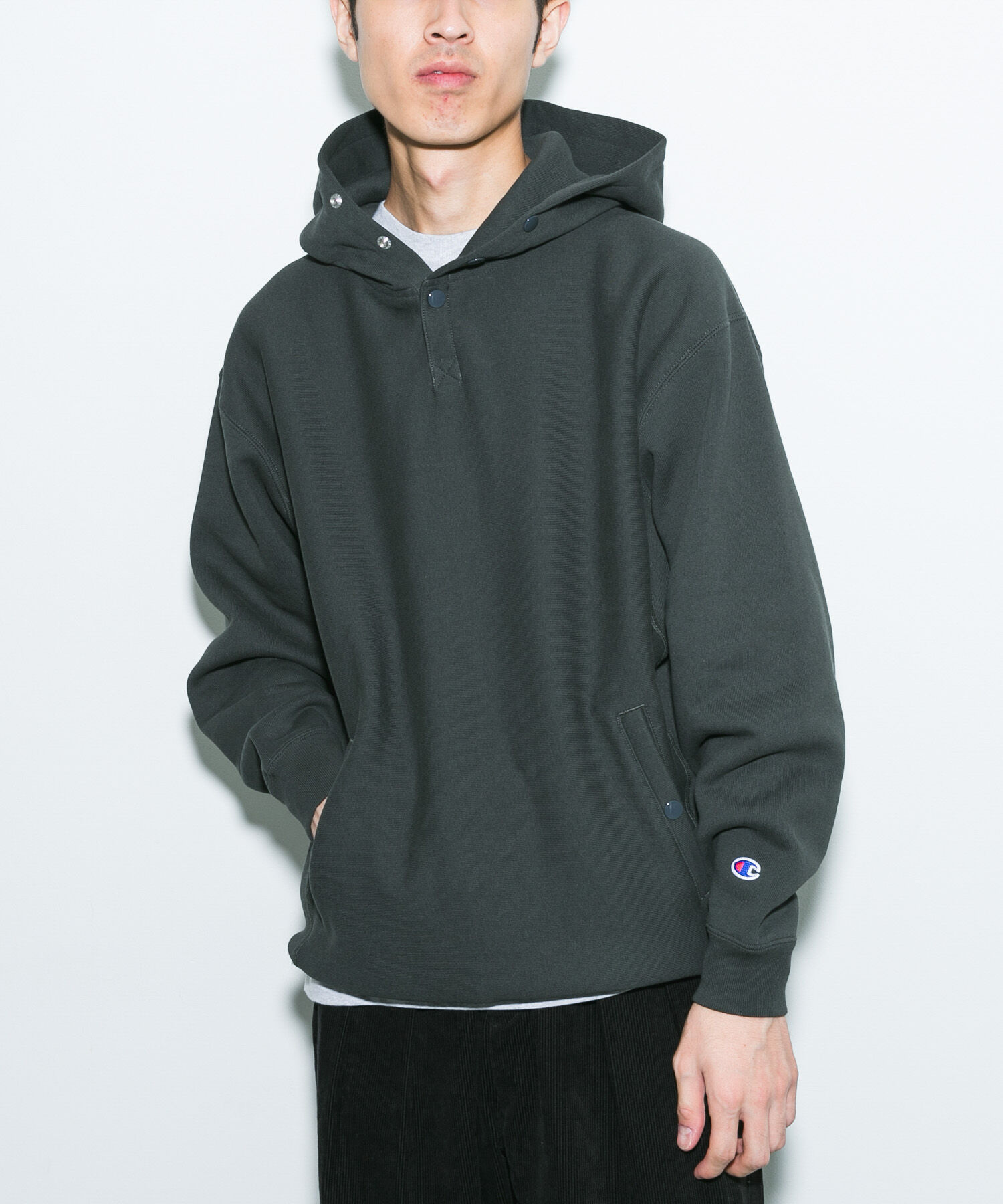 URBAN RESEARCH DOORS「『別注』Champion&times;DOORS　HALF SNAP PARKA」|パーカー|