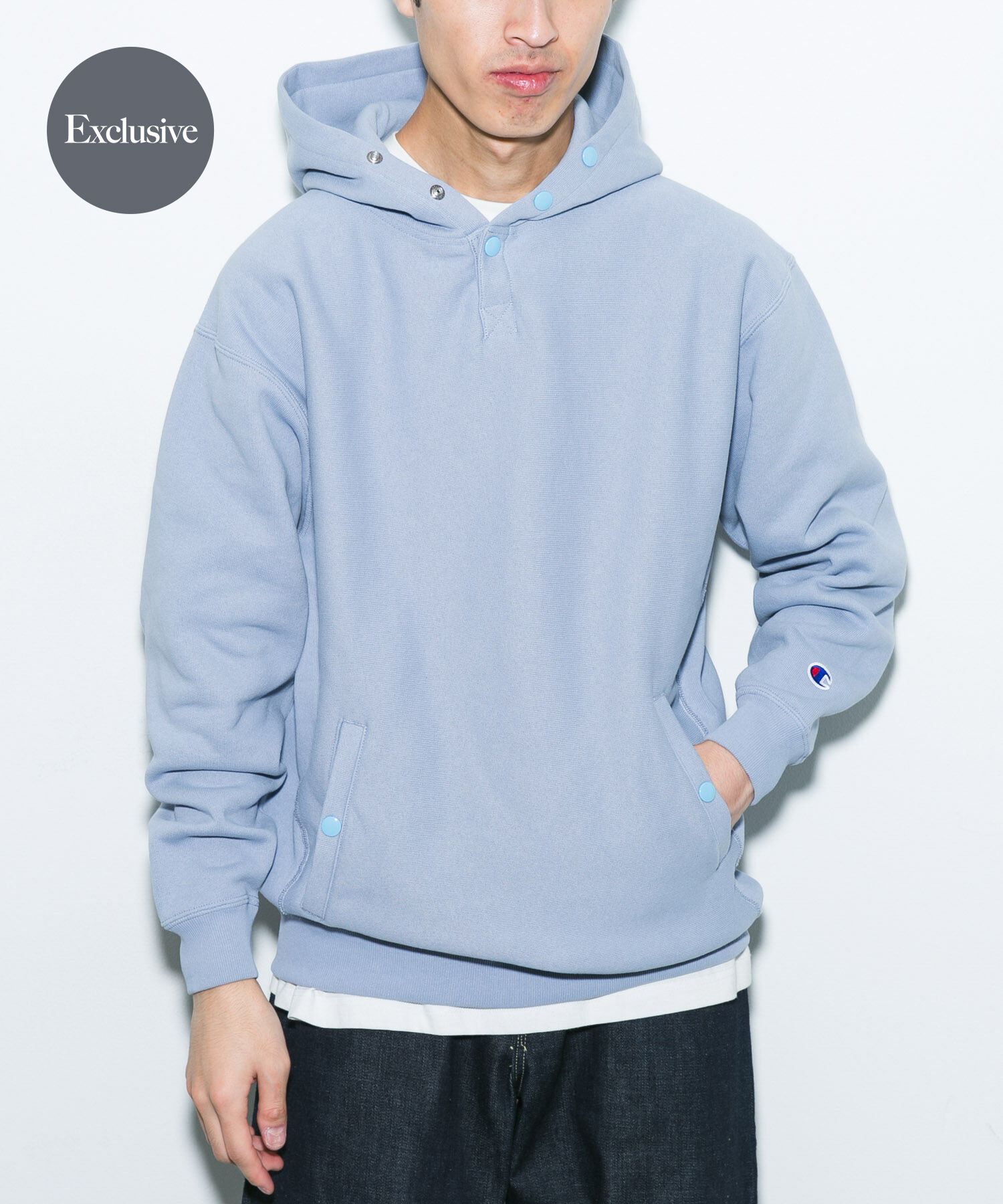 URBAN RESEARCH DOORS「『別注』Champion&times;DOORS　HALF SNAP PARKA」|パーカー|ライトブルー