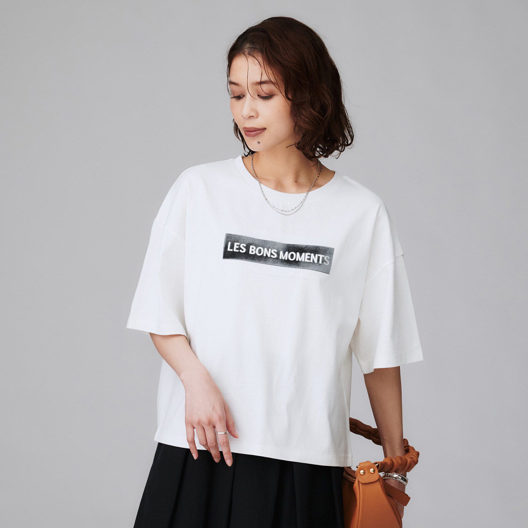 UNTITLED「【コットン100/ゆったり/ショート丈/洗える】ベロアロゴTシャツ」|Tシャツ・カットソー|